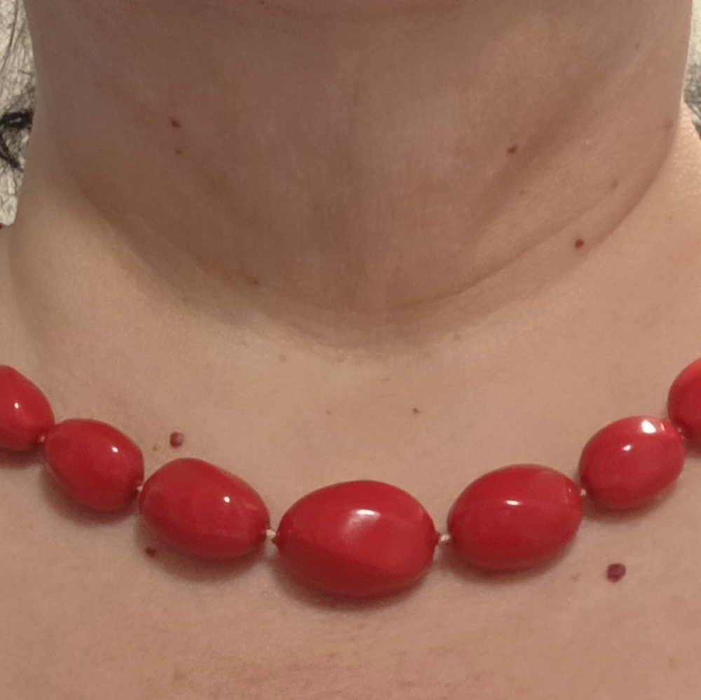 Red Beaded Necklace - Picture 4 of 4